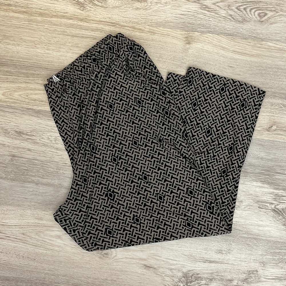 Metaphor Gray with Black Print Soft Elastic Waist Pull on Cropped Pants Size XL - Picture 4 of 11